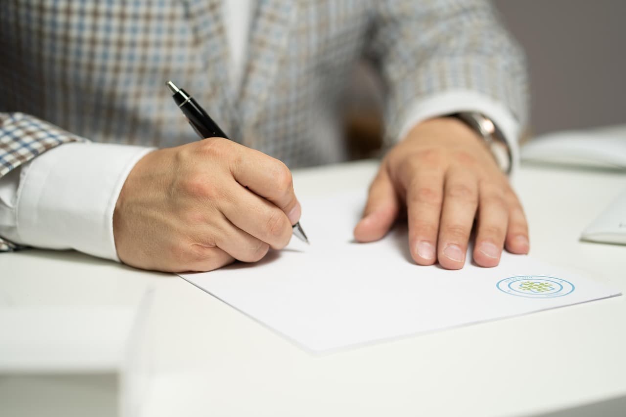 Jak sprawdzić firmę sprzątającą przed podpisaniem umowy — 12-punktowa checklista